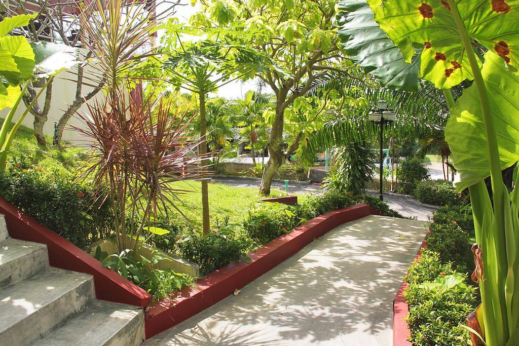 Memory Karon Resort Екстериор снимка